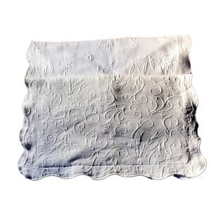NWOT. Colchas S. Domingos White Matelasse Pillow Shams (2). Standard
